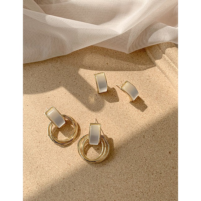 LRC Anting Tusuk Fashion Short Gold Geometric Multilayer Ring Earrings D89969