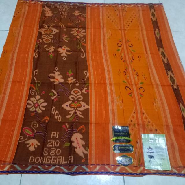 Sarung sutra donggala