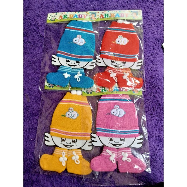 set topi rajut bayi  1 topi dan 1 pasang sarung kaki