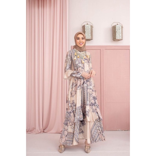 Elena Dress Wearing Klamby Hazelwood XL Buton Series