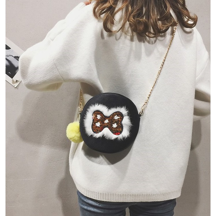 tas selempang hitam bulat bulu kawai femme feminim wanita rantai cewek