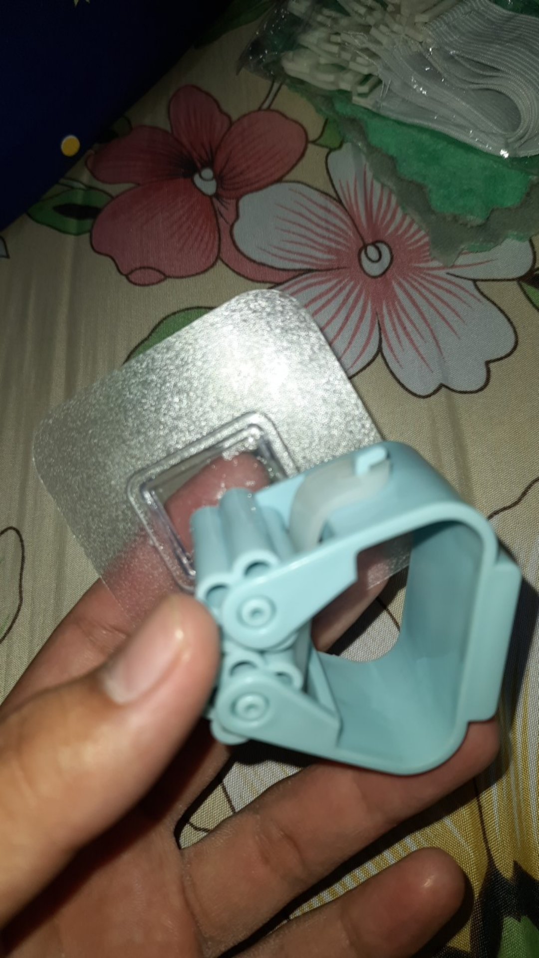 Gantungan Sapu Pengait Gagang Sapu Pel Kamar Mandi / Gantungan Tempel Sapu Tanpa Bor Hook Hanger