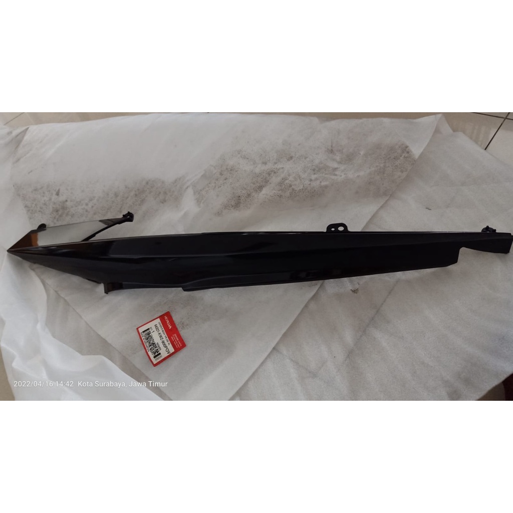 COVER BODY KANAN REVO AT MATIC HITAM - 64321KWZ900POV - COVER BODY RIGHT REVO AT MATIC BLACK (PR OD 