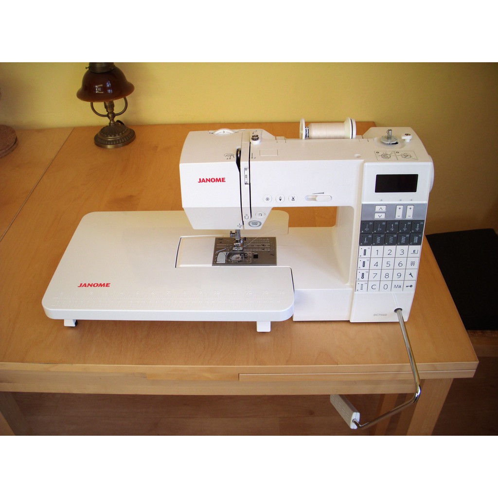 mesin jahit portable merk Janome type Dc7060 Mesin Jahit portable model Komputer