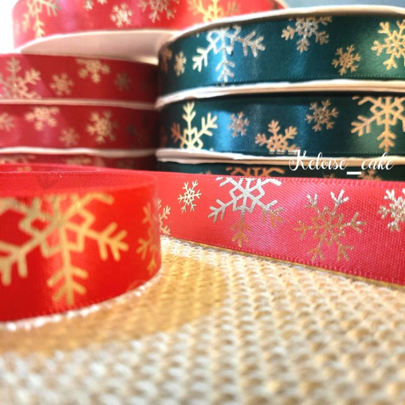 

PITA CHRSTMAS/NATAL WARNA MERAH TULISAN GOLD UKR 2,5 CM , PANJANG 25 YARD / 50 YARD ( IMPORT)