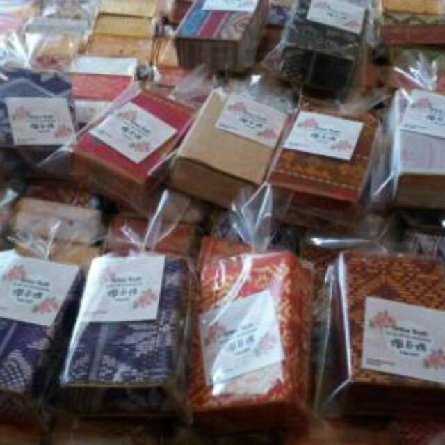 

Souvenir tempat lipstik songket isi dua atau double