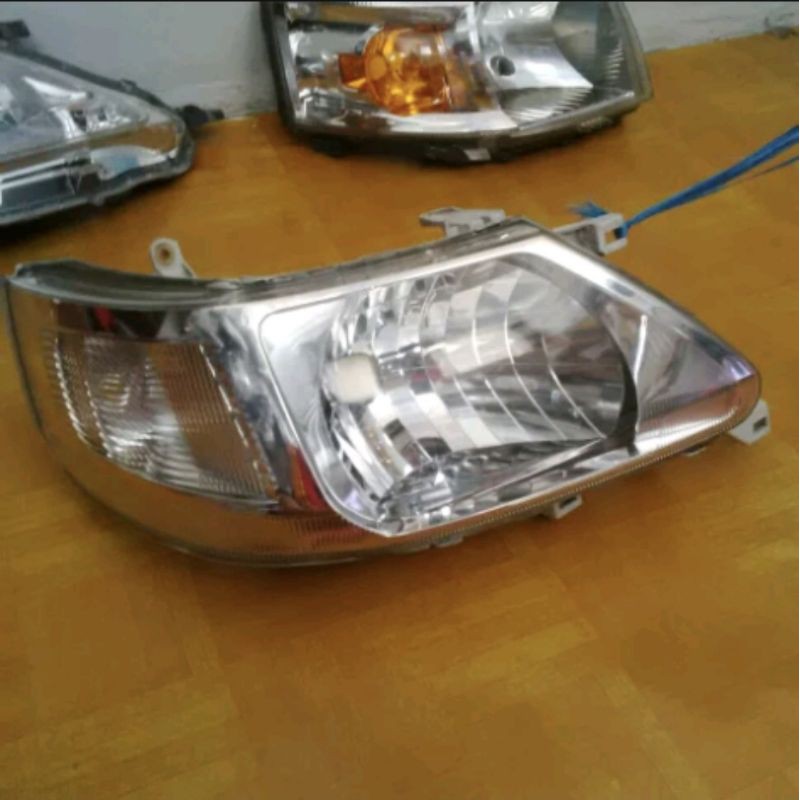 Headlamp Nissan Serena C24