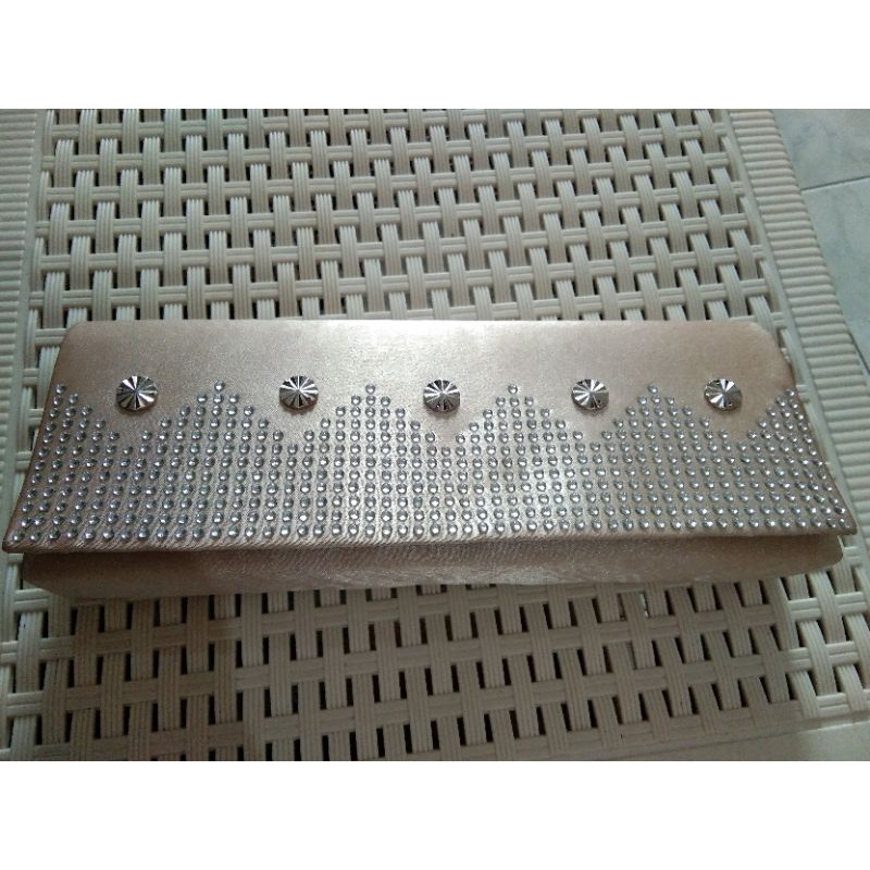 Preloved gold cluth party bag tas pesta emas