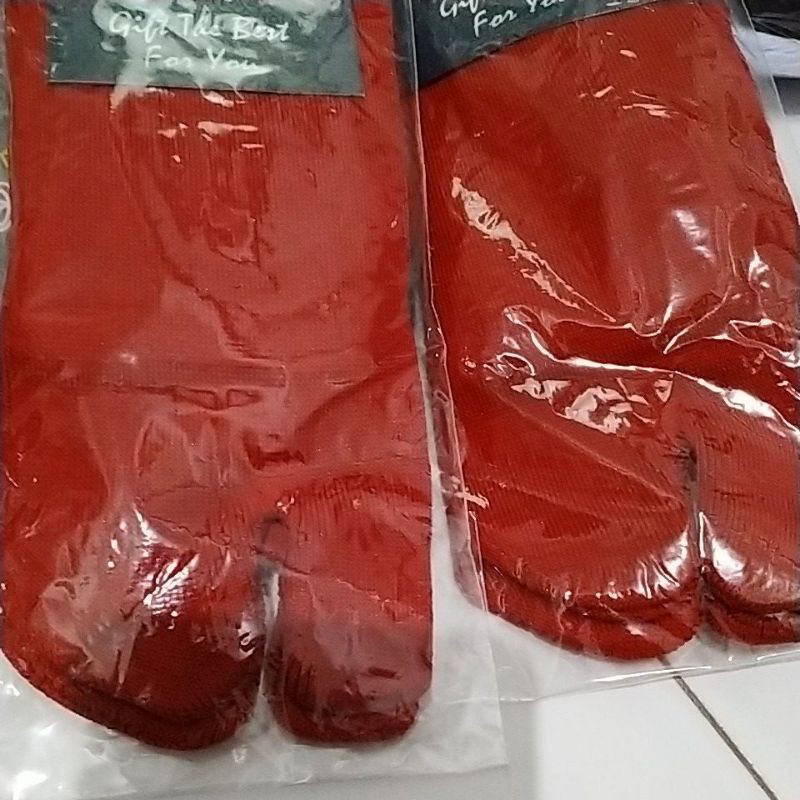 Kaos kaki jempol-Merah