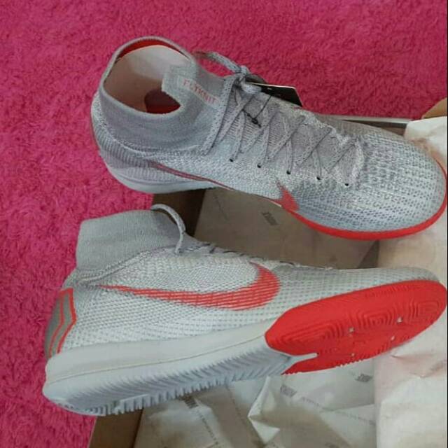 Sepatu futsal nike mercurial superflyX elite ic raised on concrete