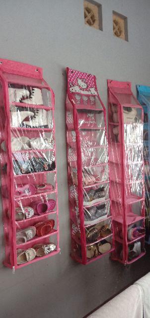 Rak Tas Gantung Karakter