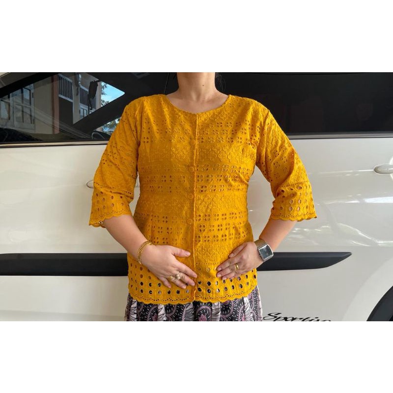 Atasan kancing katun bolong