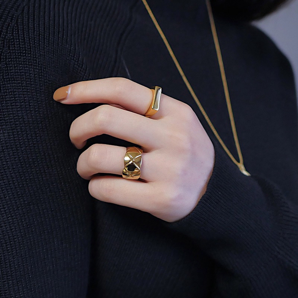 Cincin Titanium Steel Lapis Emas 18K Bentuk Persegi Panjang Gaya Korea Untuk Pria / Wanita
