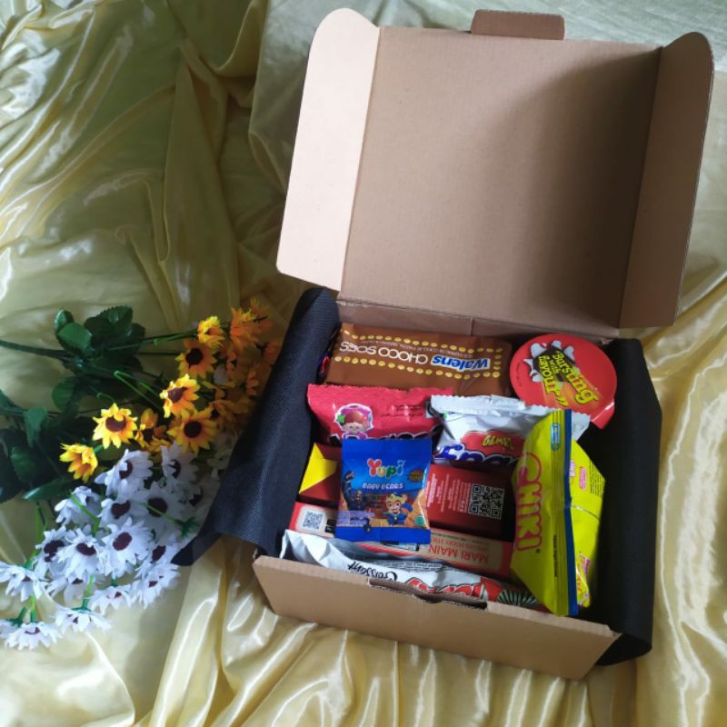 

(READY) Paket snack box/hamper wisuda/ kado ulang tahun/snacks box murah/hadiah ulang tahun