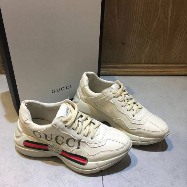 harga sneakers gucci