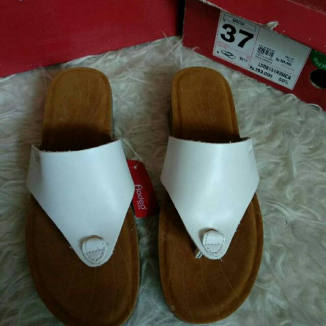 sandal jepit warna putih size 37