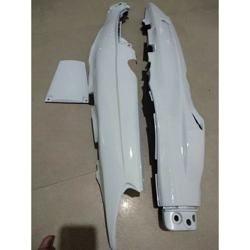 cover body fis putih atau Vega lama putih
