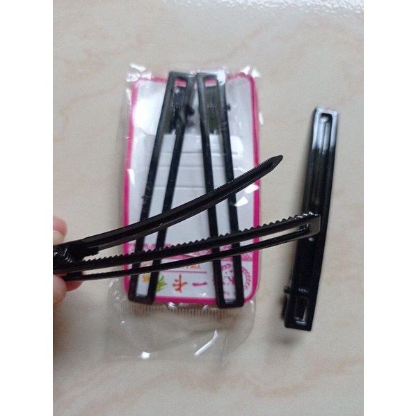 

JEPIT TIPTOP KOTAK WARNA HITAM PER CARD ISI 2 / JEPIT BEBEK