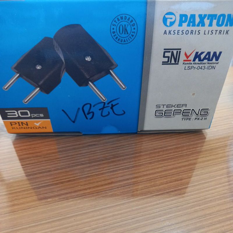 Steker gepeng paxton putih