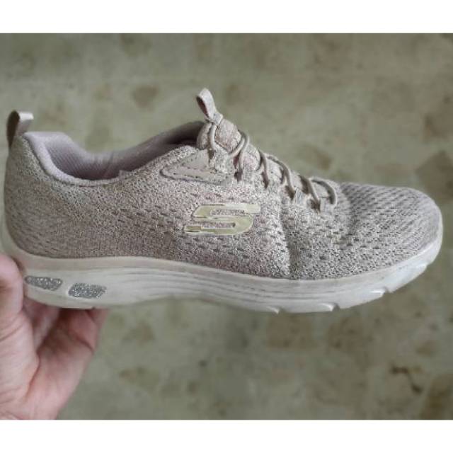 Preloved skechers relaxed fit air cooled memory foam sepatu wanita
