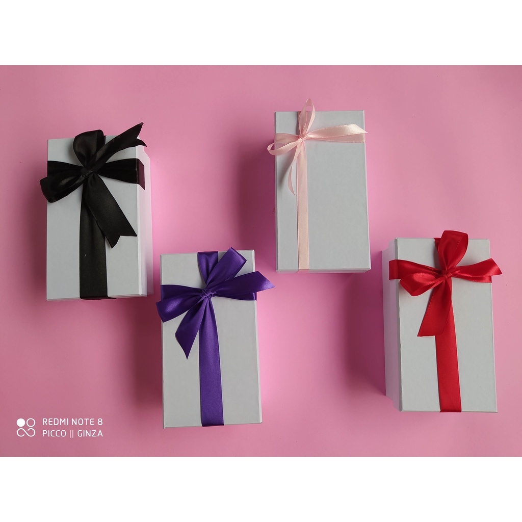 

box custom murah bisa cetak logo dan tulisan kado hadiah ualang tahun wisuda natal idul fitri bridesmaid wedding babyborn souvenir asesoris