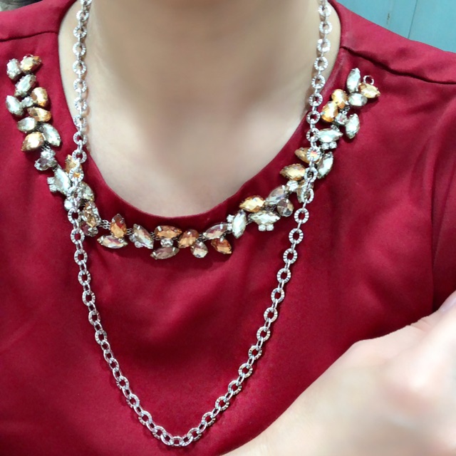 Kalung panjang emas putih