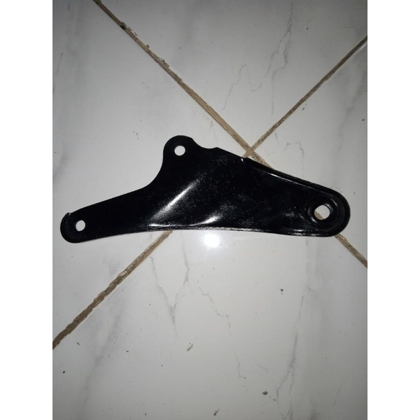 Pangkon Dudukan Knalpot Yamaha RS 100 Original