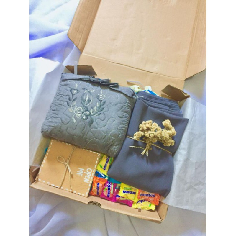 

gift box/hampers/kado ulang tahun/wisuda/anniversary/monthsarry