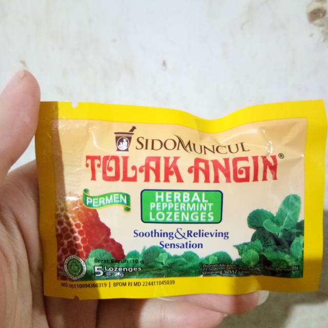 

Sido muncul permen tolak angin herbal dijual per 5 bungkus