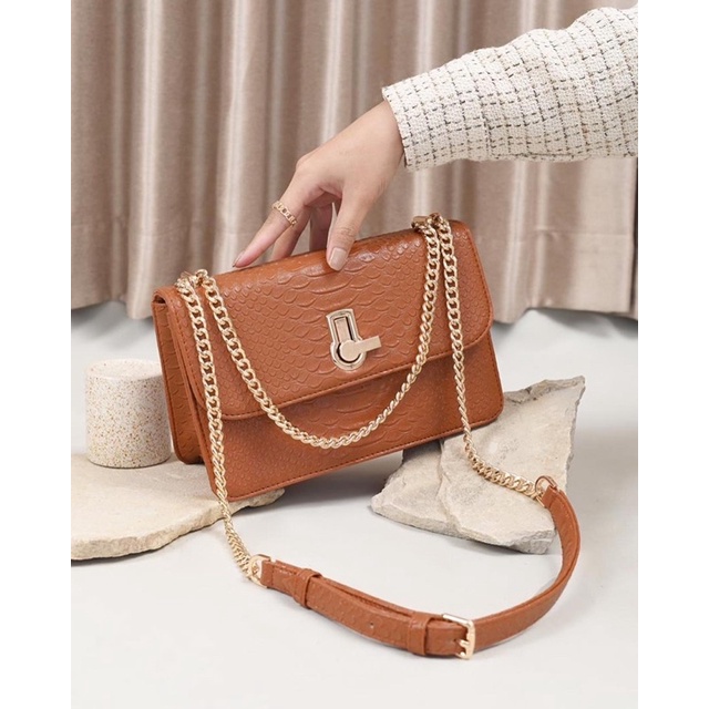 PRAGUE BAG BY HEYLOCAL.ID