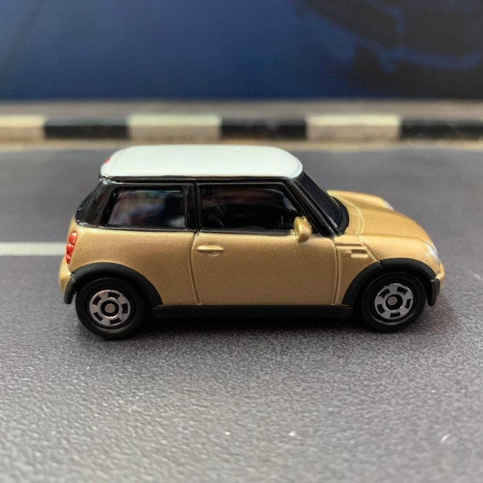 Tomica Mini Cooper Selection - Gold 17 - Base Besi - Made in China