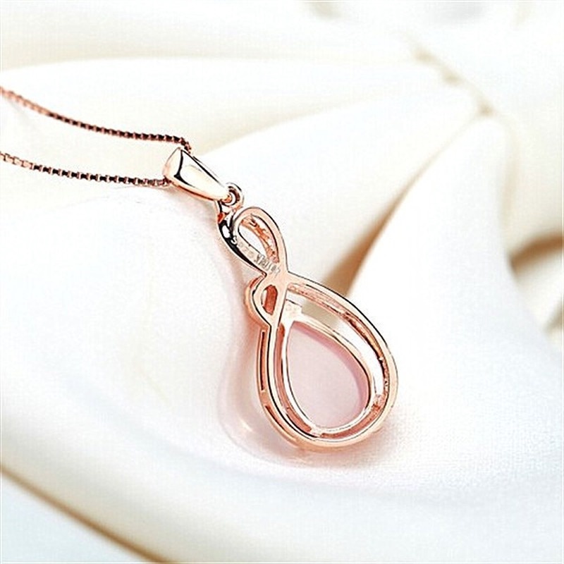 [Ready Stock]Fashion Inlaid Rose Quartz Pendant Rose Gold Plated Necklace