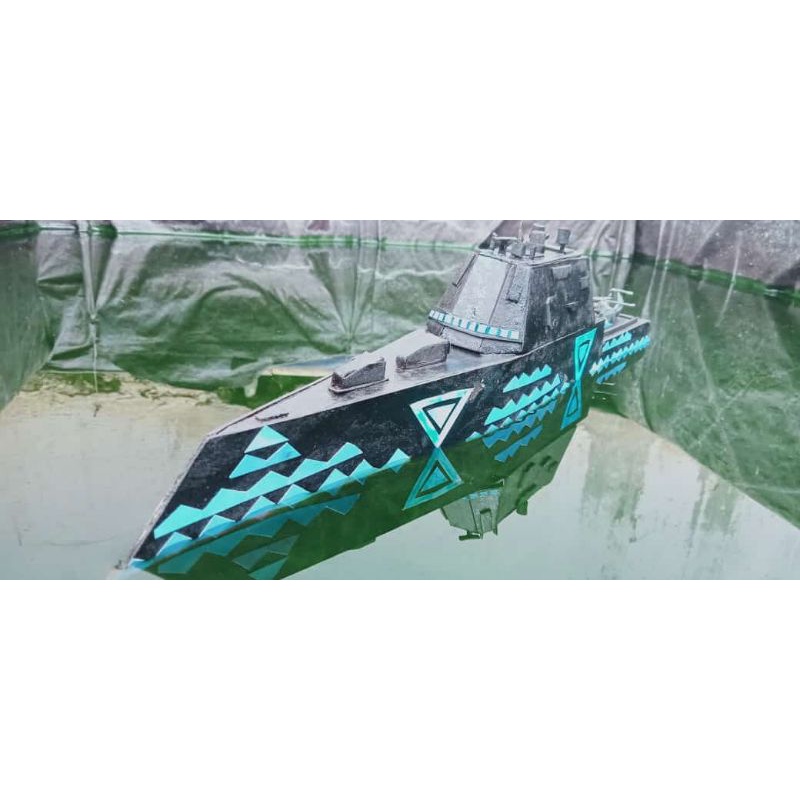 miniatur kapal USS Zumwalt modern warship