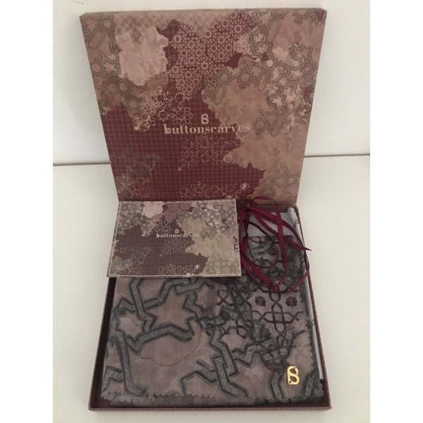 preloved buttonscarves haramain berry