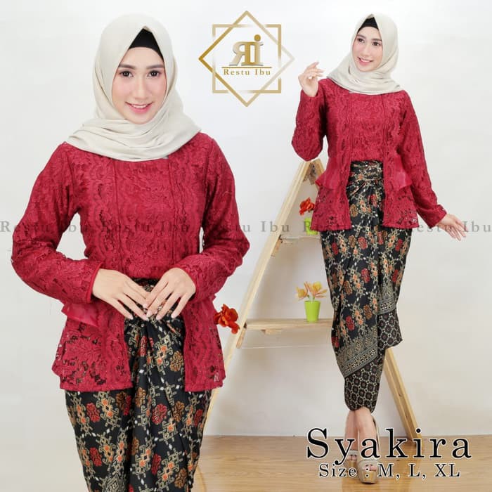 set kebaya brokat syakira maroon + kain lilit batik khaki naga