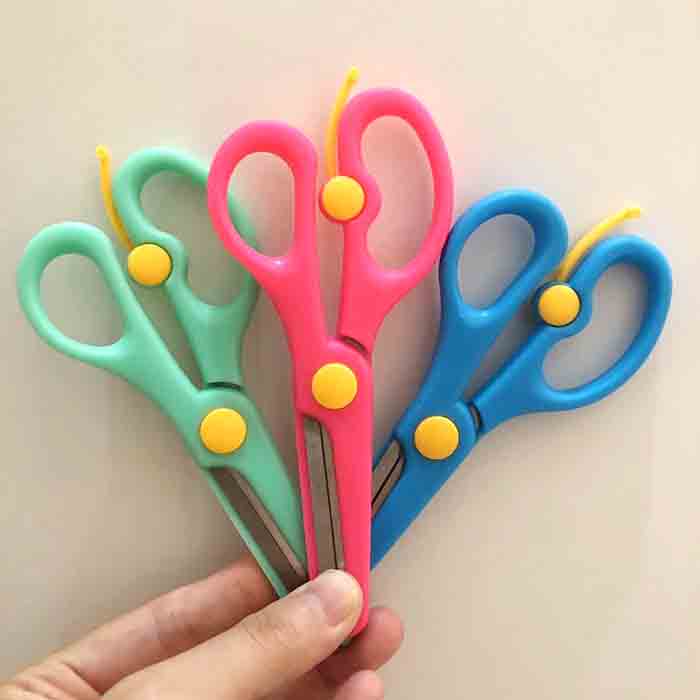 

Gunting Anak plastik & stainless steel ujung tumpul