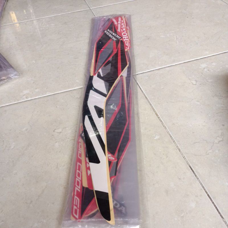 striping stiker les body Honda Vario 125 2021 merah
