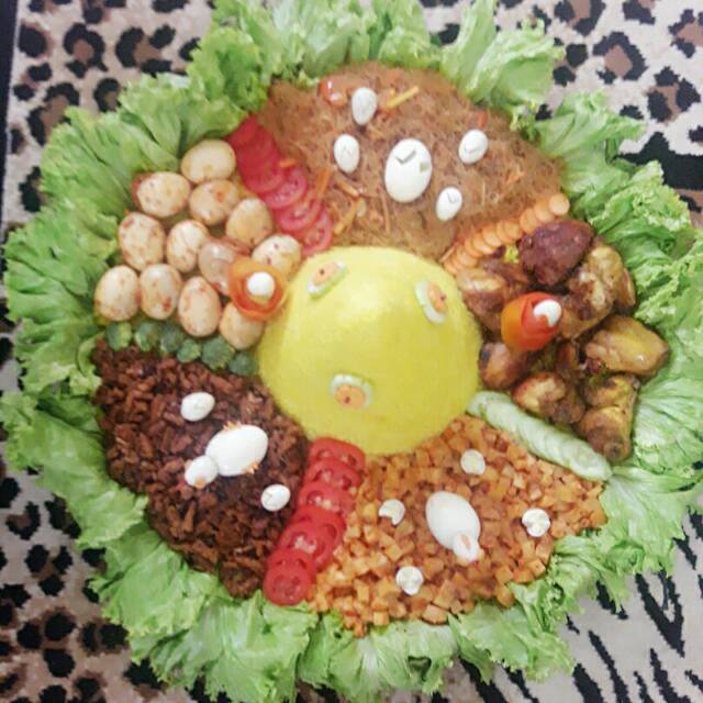 

Nasi Tumpeng Emih Azka.