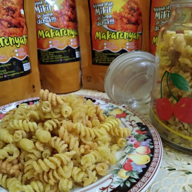 

Makaroni spiral tersedia pedas dan tidak pedass