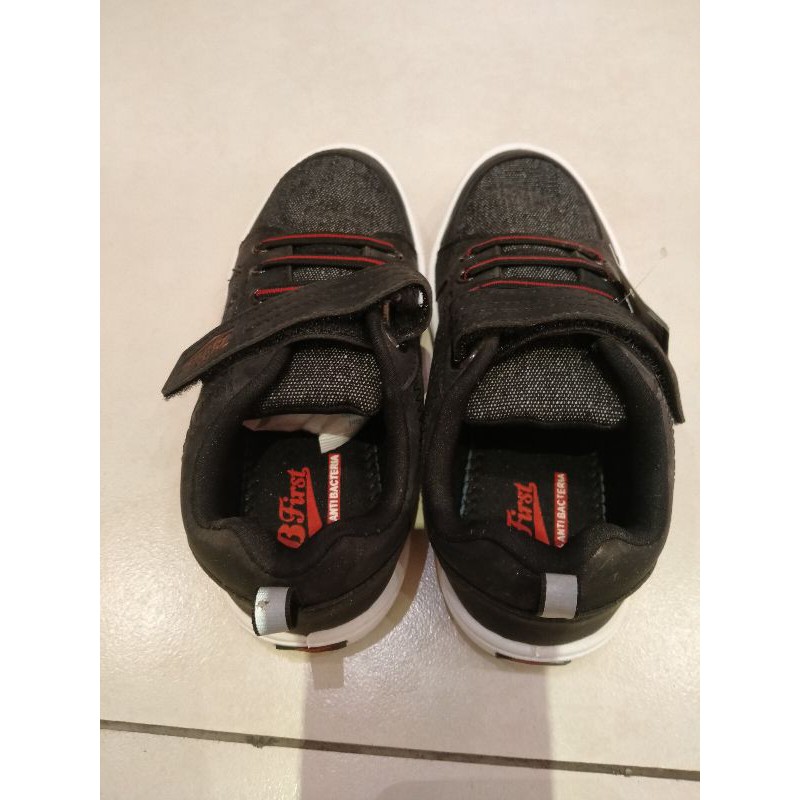 sepatu dan sandal bata