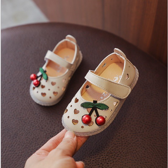 A8811 Sepatu bayi / sepatu anak perempuan import motif cherry