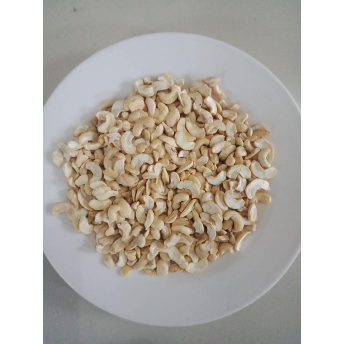 

Kacang mede belah dua campur ( SS ) 1 kg