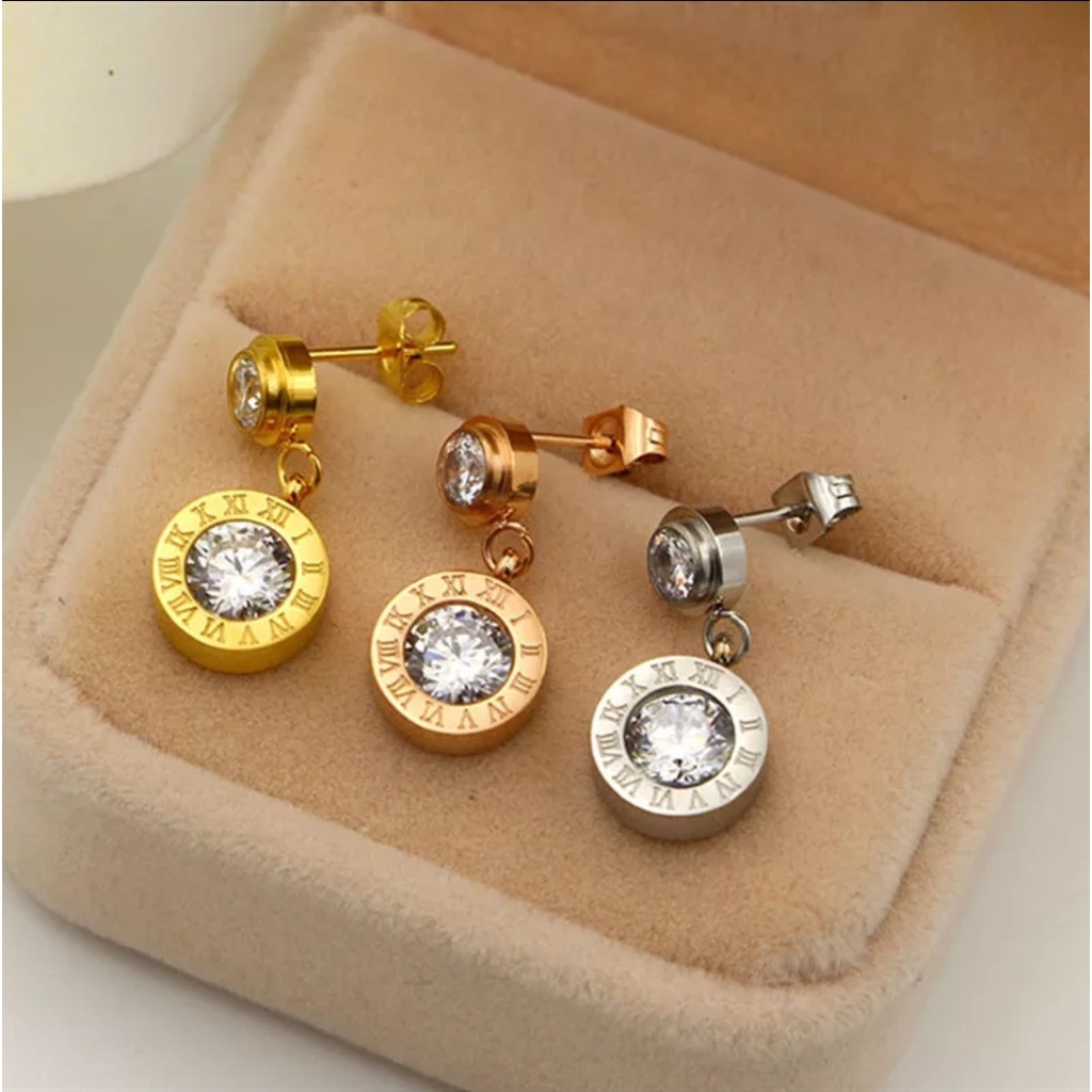 Anting Titanium Bvlgr Bulat Romawi 2 Crystal Artifisial Warna Rose Gold dan Gold