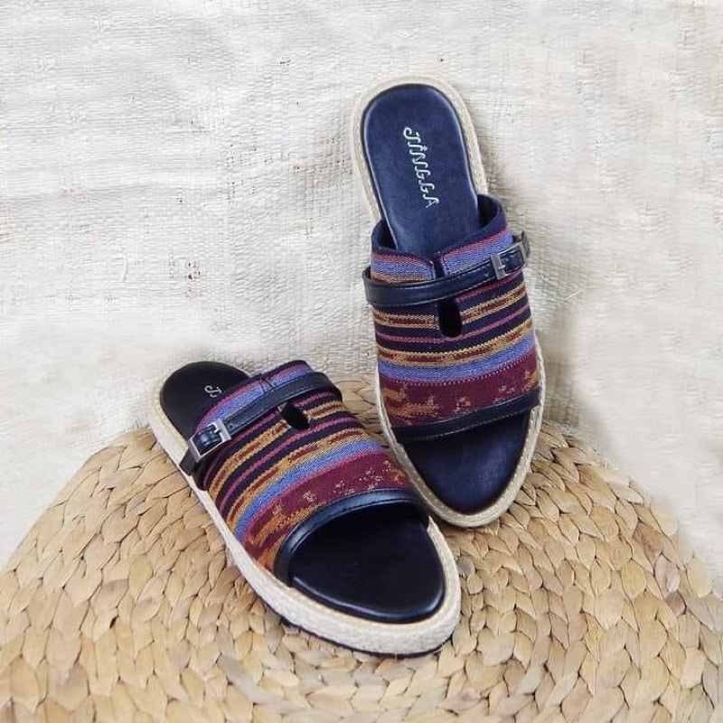 Sandal Wanita Etnik Terbaru Produk Lokal Sendal Jingga Kirana Salur Tenun Hitam