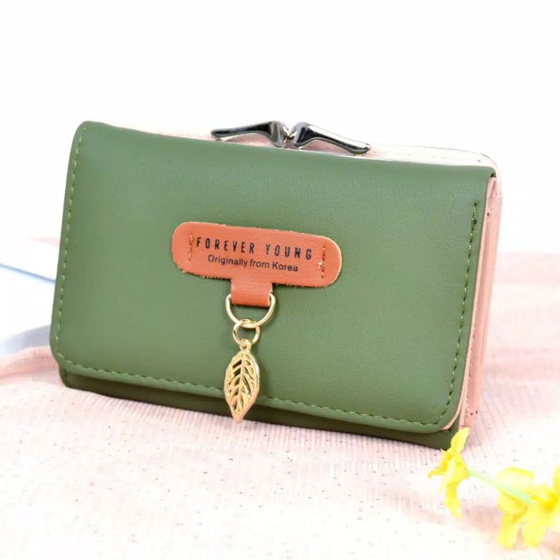 Dompet Lipat Behel Sedang Gantungan Daun Besi Wanita Import 2407-21