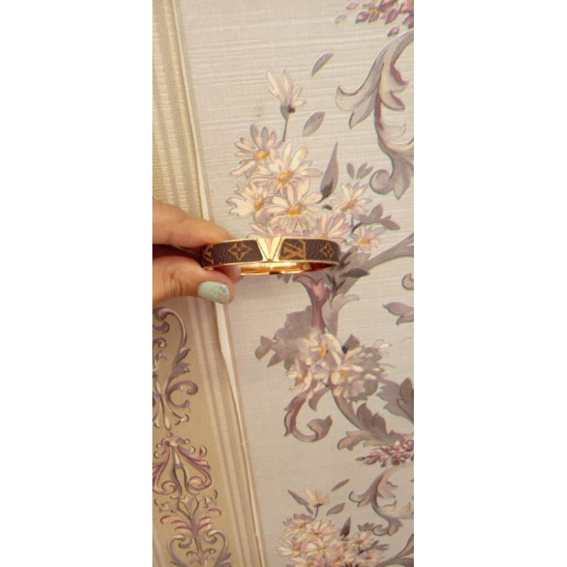 Gelang Titanium LV Olla Depok (miror)