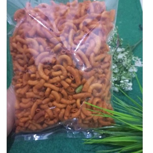 

Macroni Pedas Daun jeruk 250 gram
