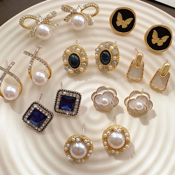 Anting Stud Hias Mutiara Berlian Imitasi Gaya Vintage Untuk Wanita