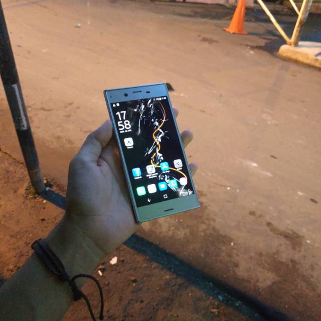 HANDPHONE HP SONY XPERIA XZ 3/32GB HP AJA SECOND SEKEN BEKAS MURAH