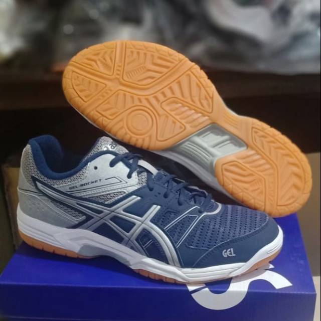 Sepatu olah raga